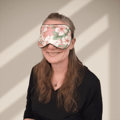 Silke SoveMaske -100% SilkeStof -100% SilkeFyld. Mørk rosa, pink , gule farver Blomster-2