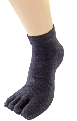 Silkeblend 5‑tåstrømper – bløde, åndbare og komfortable hele dagen. Perfekt pasform, effektiv svedabsorbering og luksuriøs følelse til både hverdag og sport.