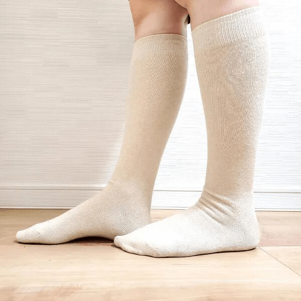 Japansk kvalitet i en let og frisk silke hamp bomuld knæstrømpe Beige